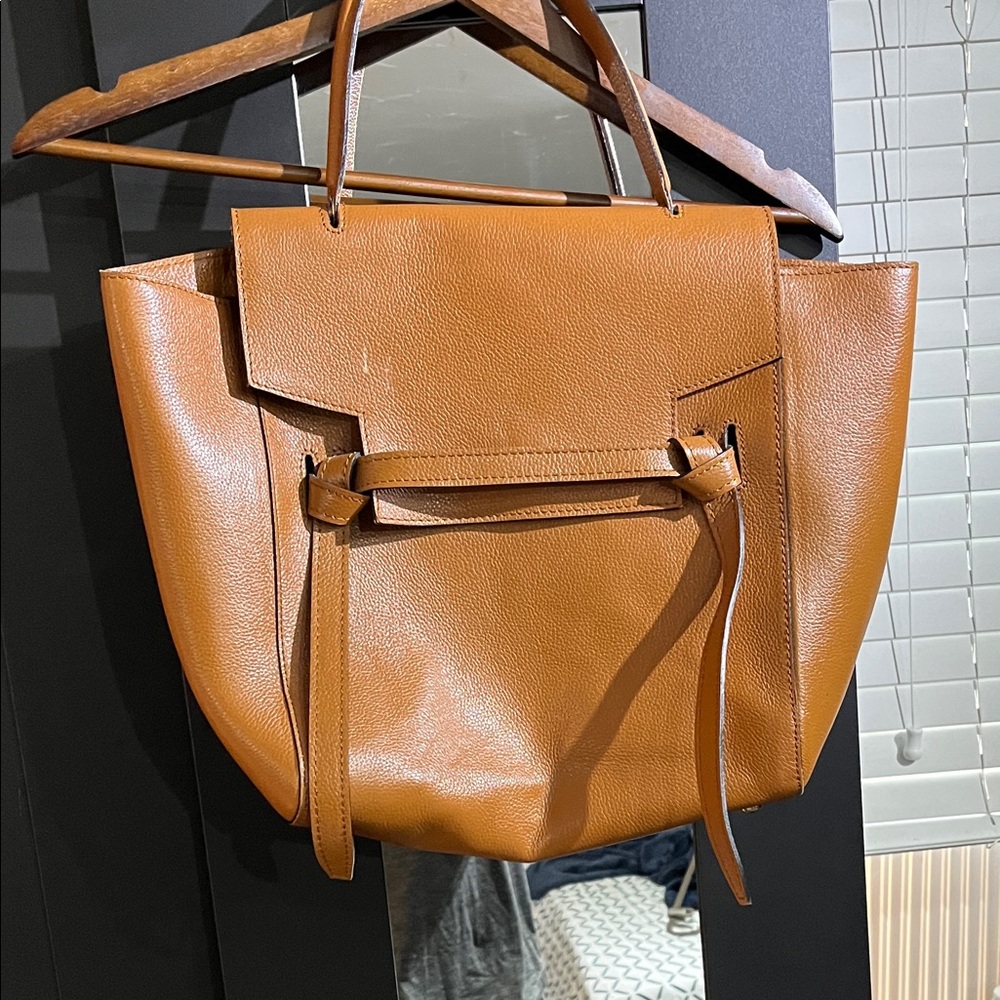 Elegant Tan Leather Tote Bag
